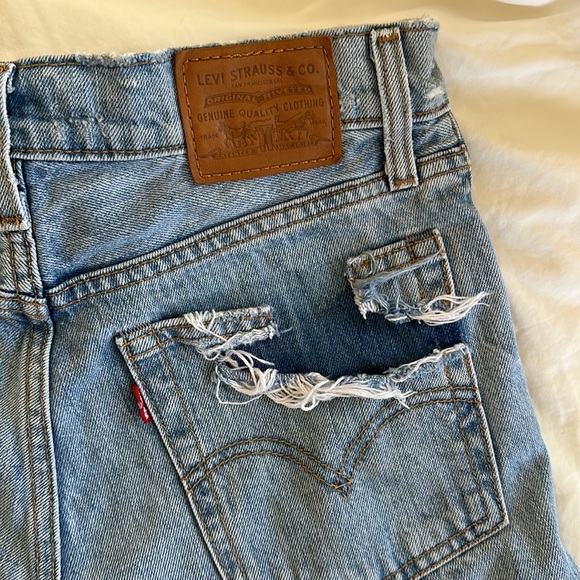 Levi “wedgie” high-rise denim shorts - Picture 7 of 7
